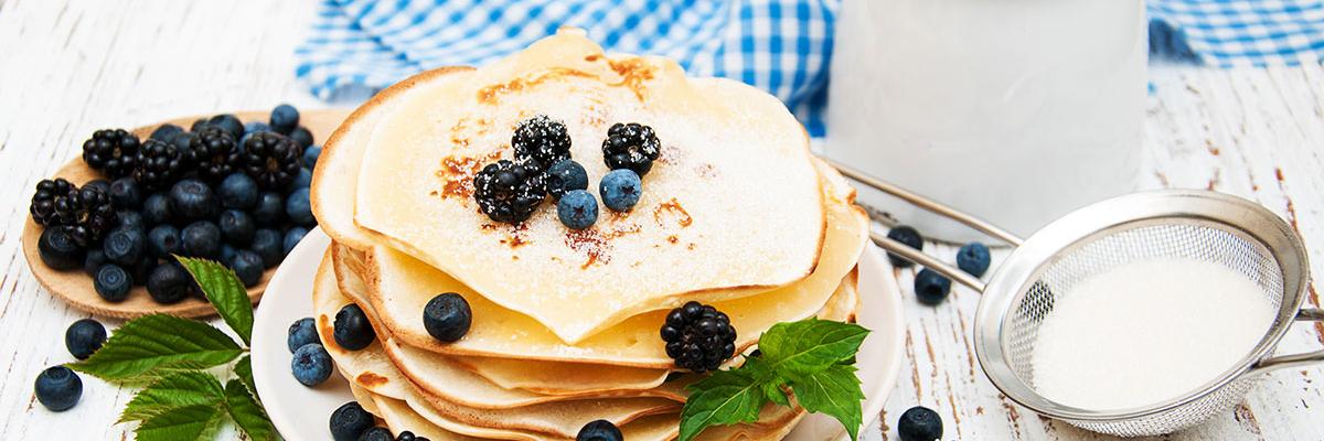 pancakes with berries