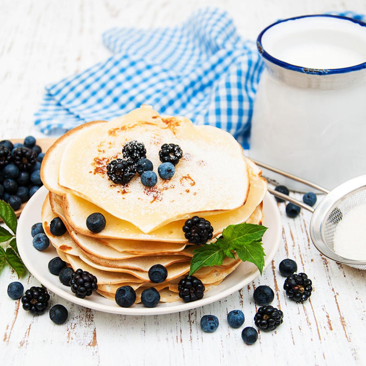 pancakes with berries